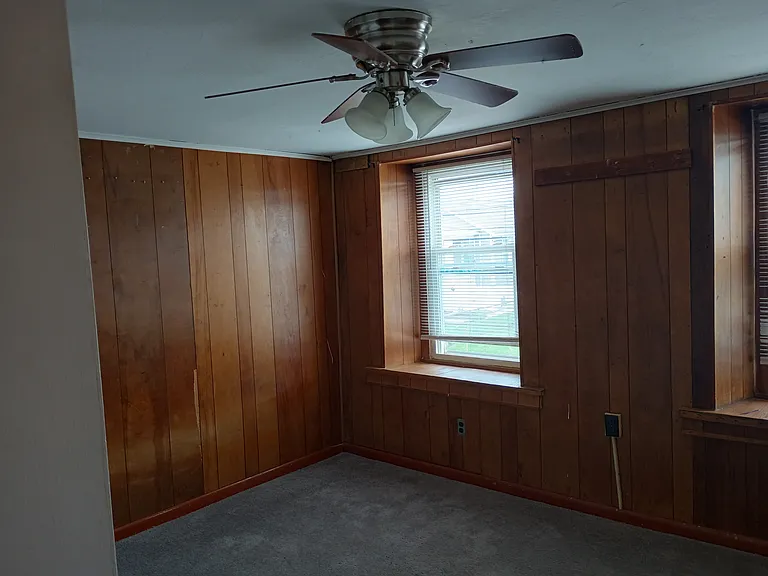627 Summit St — Photo 3