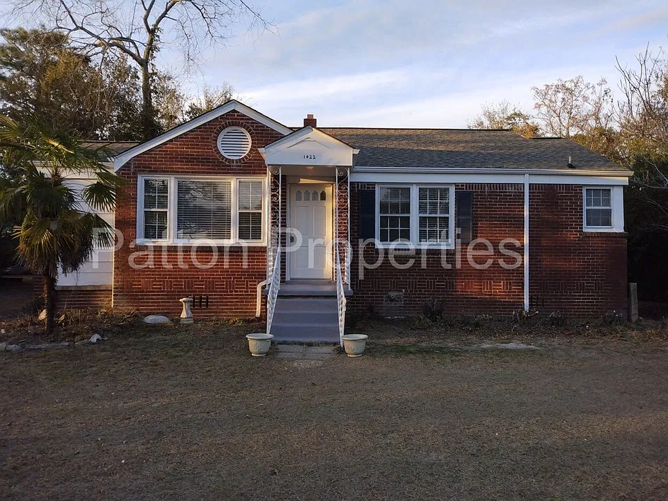 1422 Decree Ave