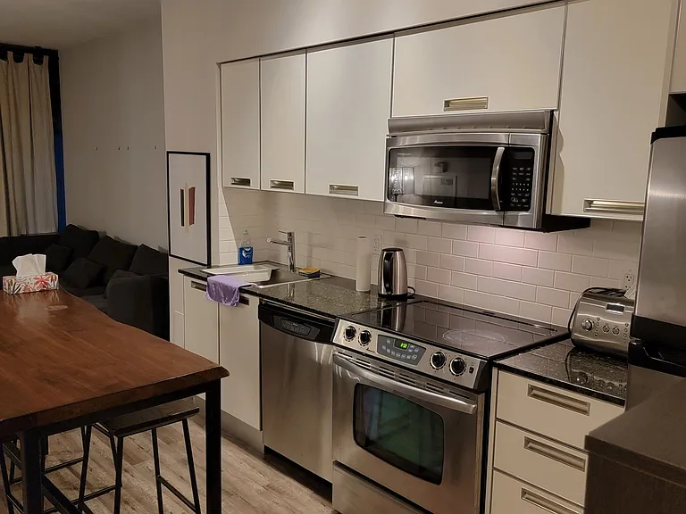 33 Charles St E #606 — Photo 3