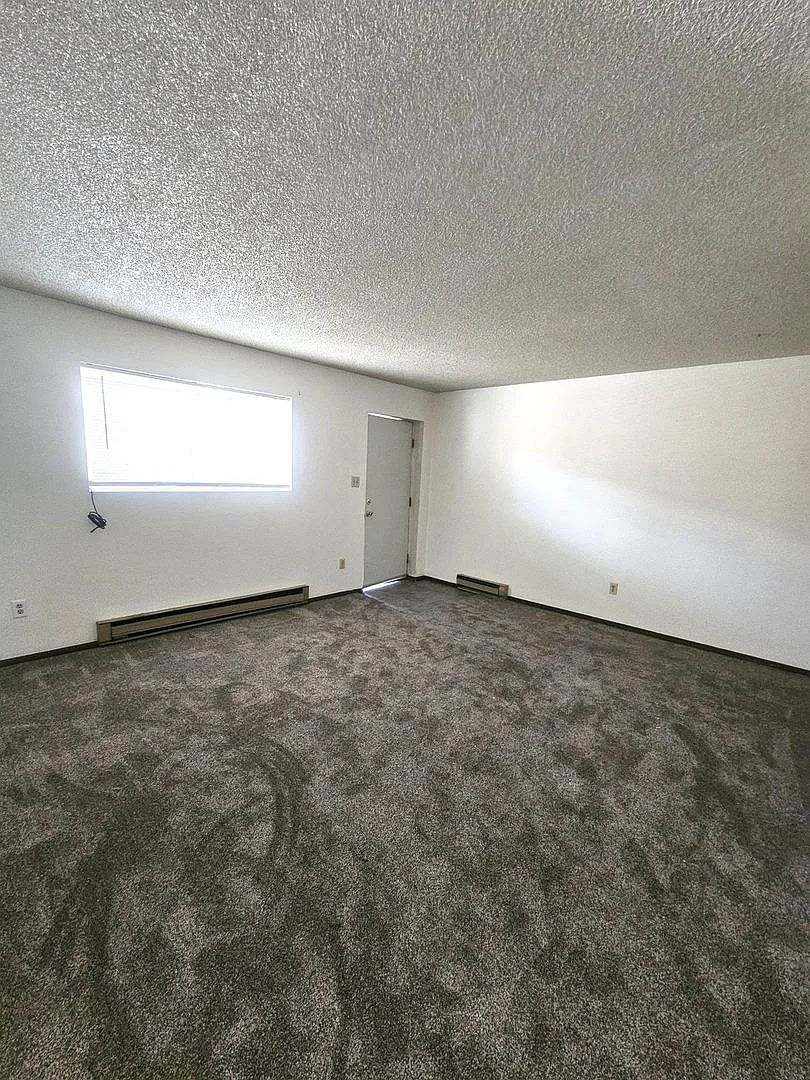 747 N. Glenarm — Photo 2