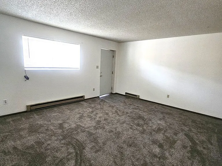 747 N. Glenarm — Photo 2