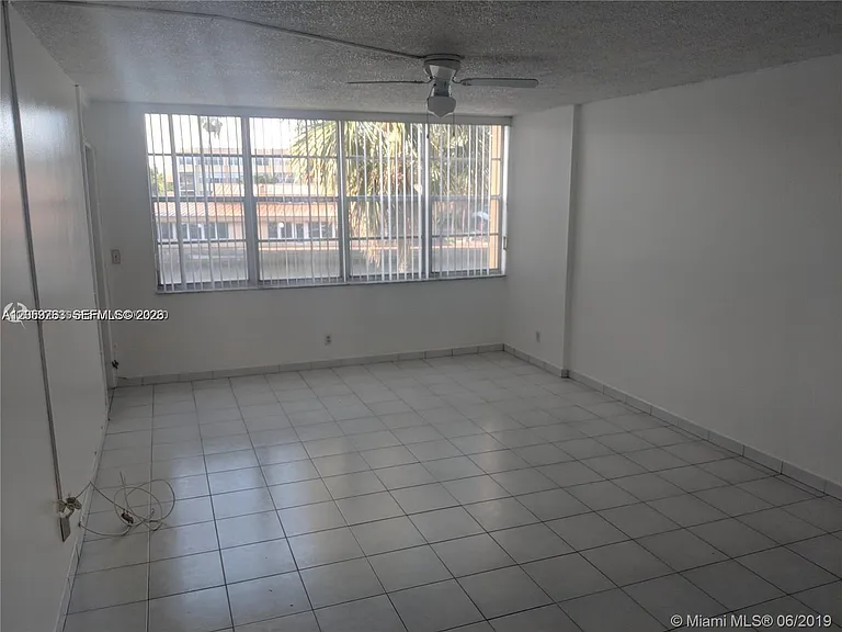2741 Taft St #206 — Photo 8