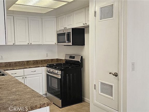 5th image of 760 Rimpau Ave