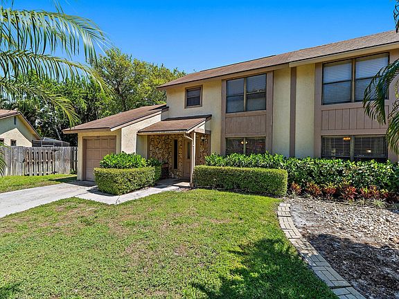 3rd image of 1007 Raintree Lane