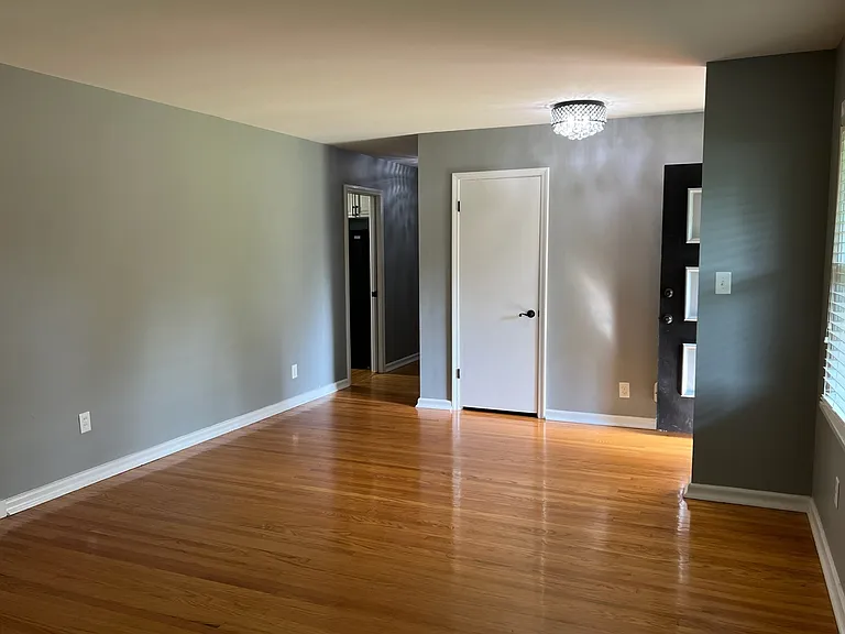 1502 Lynn Way — Photo 9