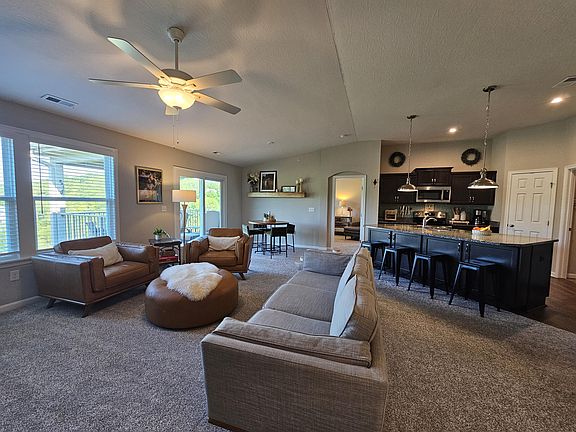 4th image of 748 Yorkshire Dr