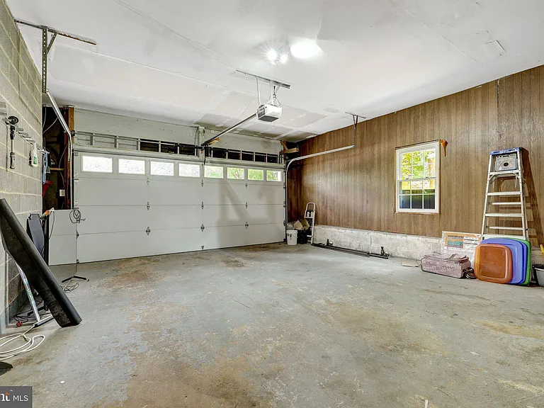 8995 Parliament Dr — Photo 25