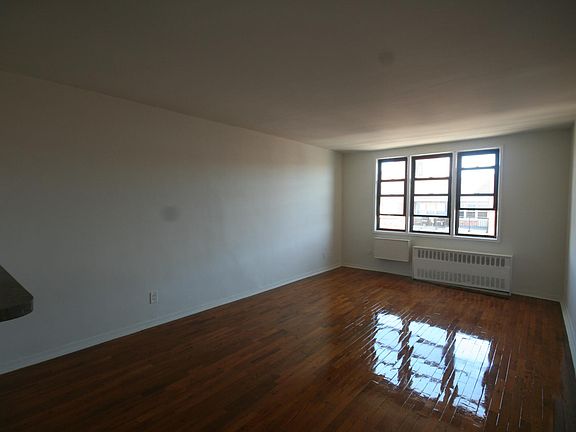 4th image of 31 Franklin Blvd #7