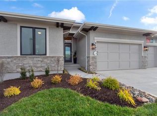 8197 Valley Rd, Lenexa, KS 66220