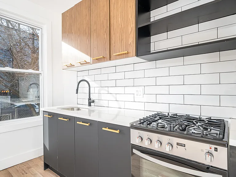 68 Lafayette St — Photo 3