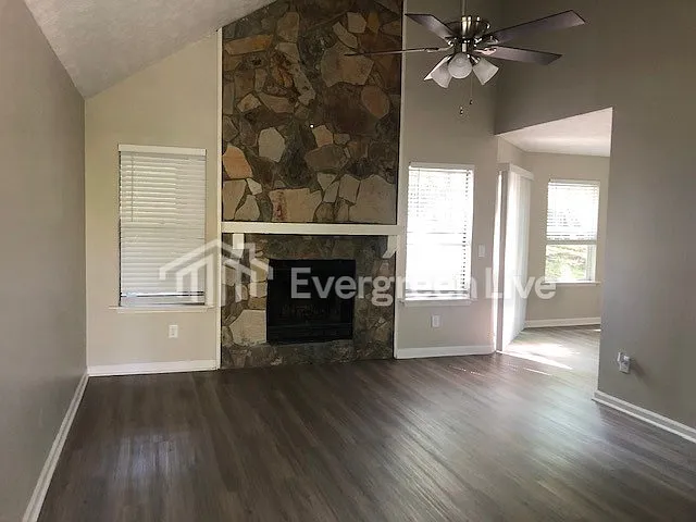 2613 Laurel View Dr — Photo 3