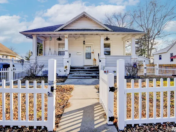 1114 W Adams St, Taylorville, IL 62568
