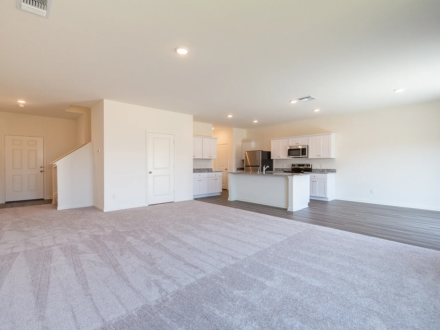 4 bed, 2.5 bath, 2121 sqft, $1,895 — Photo 2