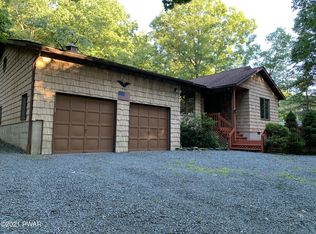 125 Portage Ln, Hawley, PA 18428