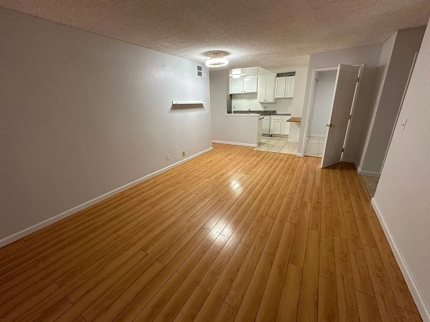Gated community, downstairs 2 bedroom 1 bath Condo — Photo 3