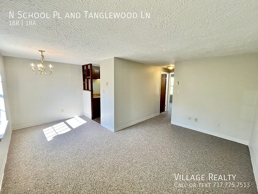 Move-In Ready! Top Floor! Roomy 1-Bed With A/C & Off-Street Parking! — Photo 3