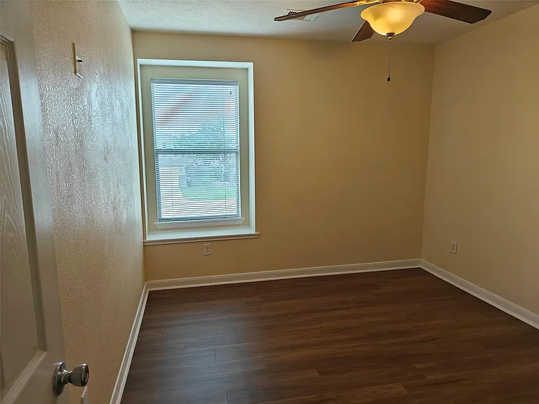 7915 Moss Springs Ct — Photo 37