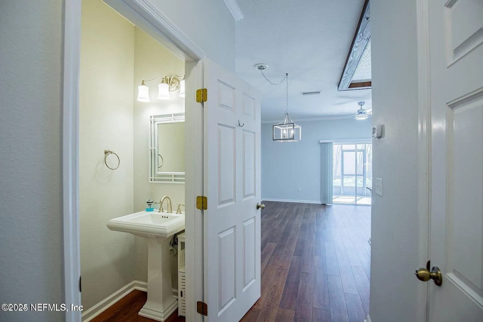 3 bed, 2.5 bath, 1440 sqft, $1,800 — Photo 4