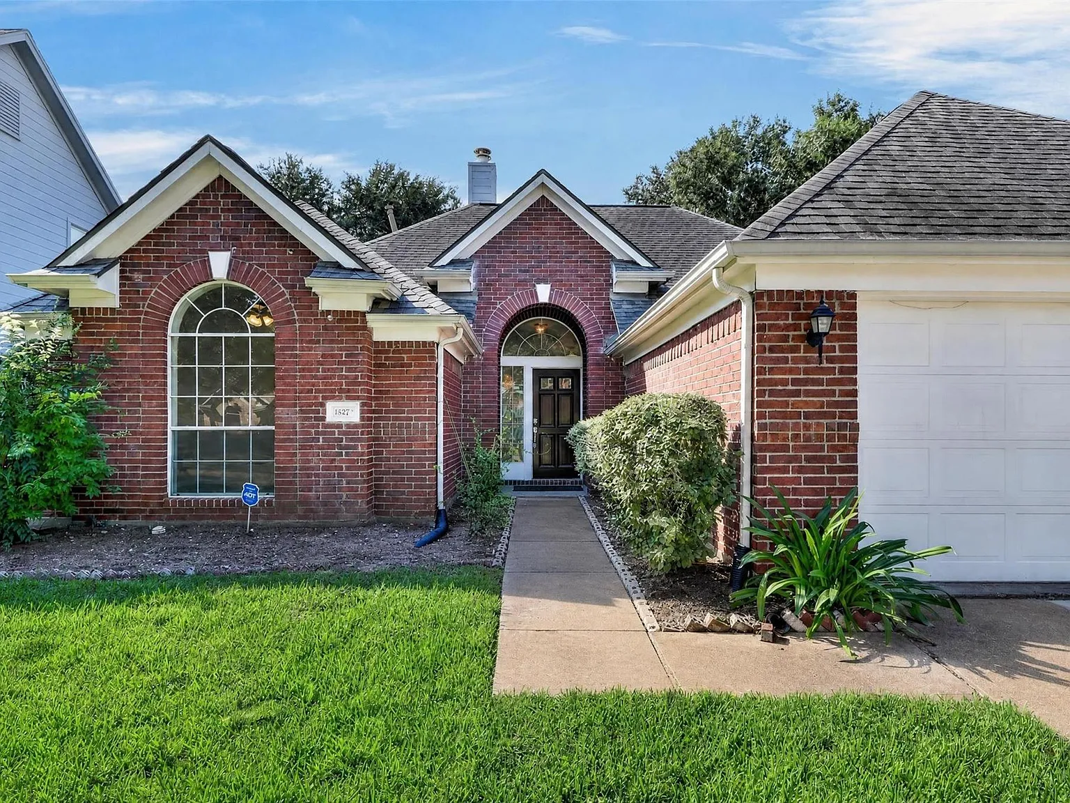 3 bed, 2.0 bath, 1678 sqft, $2,100 — Photo 4