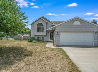 1640 Northbend Dr NE, Grand Rapids, MI