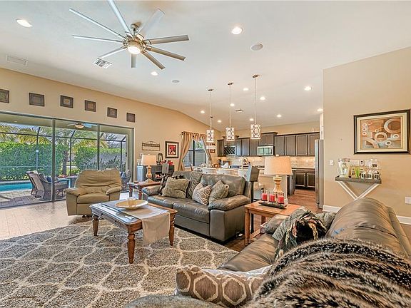 4th image of 20495 Black Tree Ln