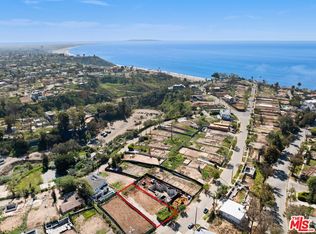 566 N Las Casas Ave, Pacific Palisades, CA 90272