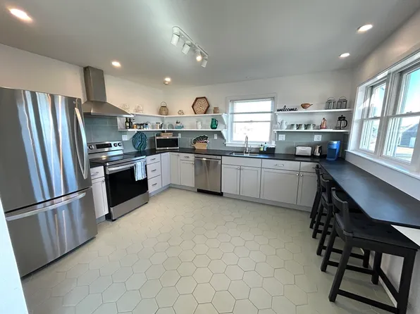 44 Indian Rd, Little Compton, RI 02837