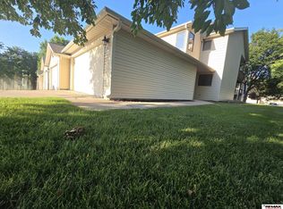 1761 Surfside Dr, Lincoln, NE 68528