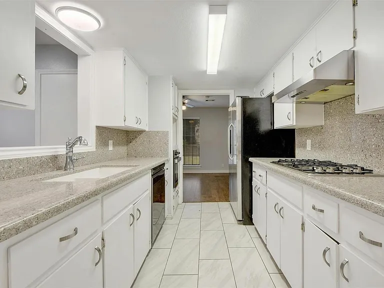 305 Starbright Dr — Photo 7
