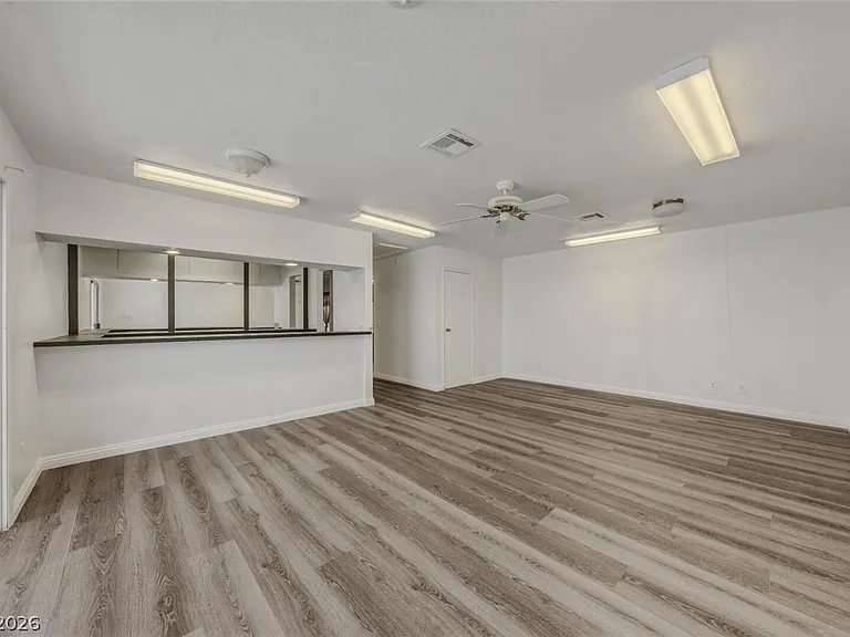 6760 W Oakey Blvd — Photo 23