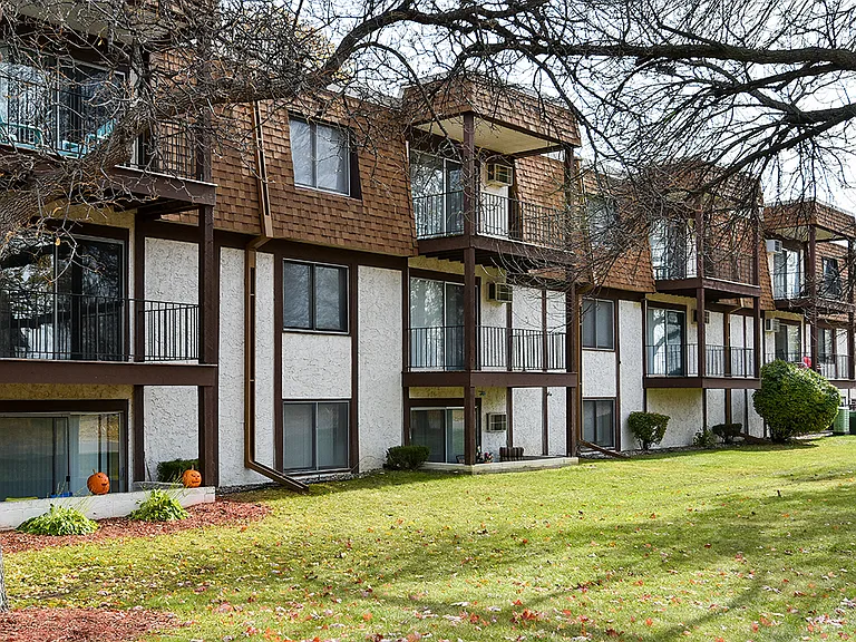 Lancaster Village Apartments — Photo 40