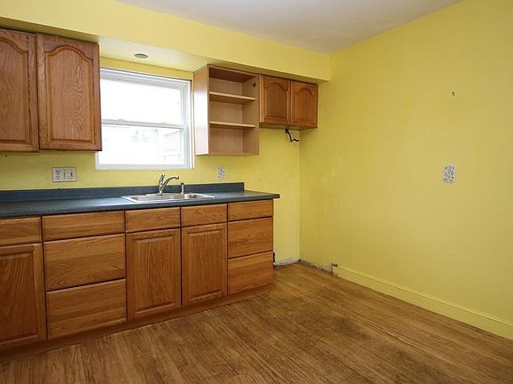 3rd image of 36 Essex St APT 11