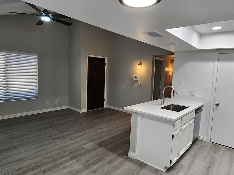 774 E Morningside Dr — Photo 7