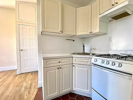 Rented by Compass | media 7