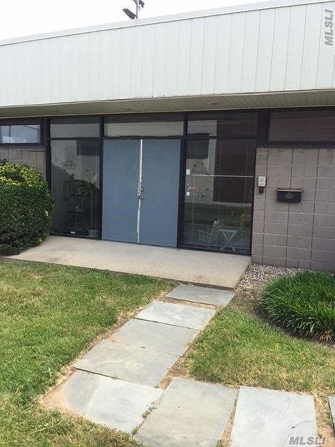 2nd image of 260 E 2nd St