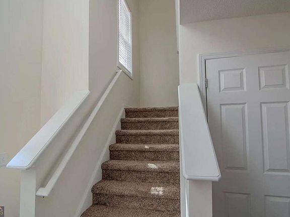 4th image of 28 Greystone Rdg