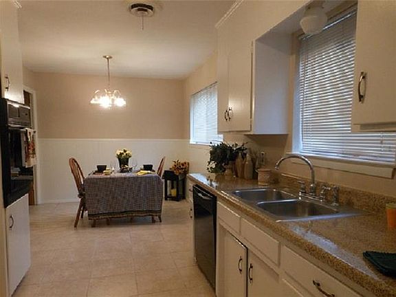 3rd image of 7404 Yolanda Dr