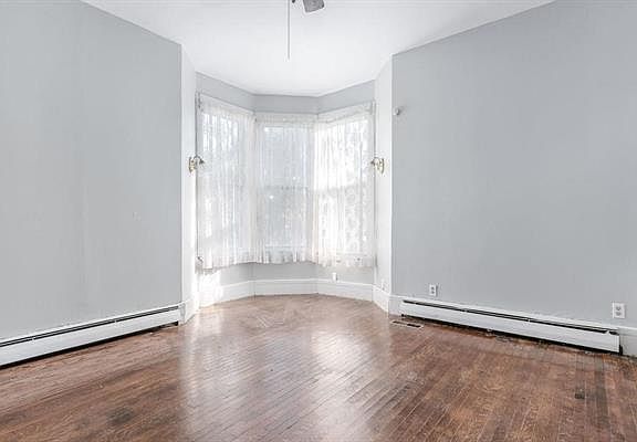 4th image of 900 Columbia Ave