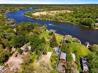 24211 N Riverside Dr, Cary, IL 60013