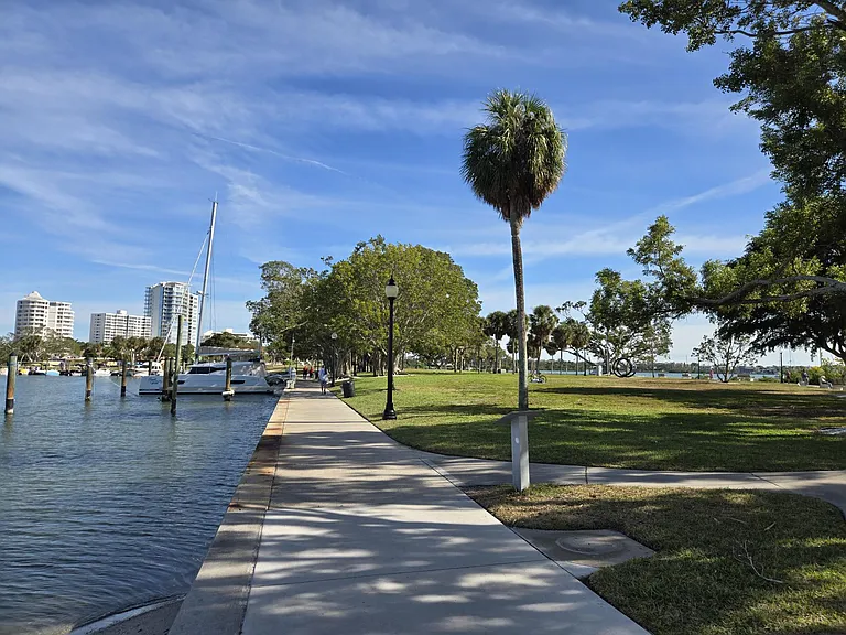 2304 Ringling Blvd #117 — Photo 47