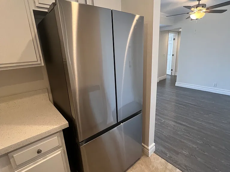 4307 Whitsett Ave #204 — Photo 8