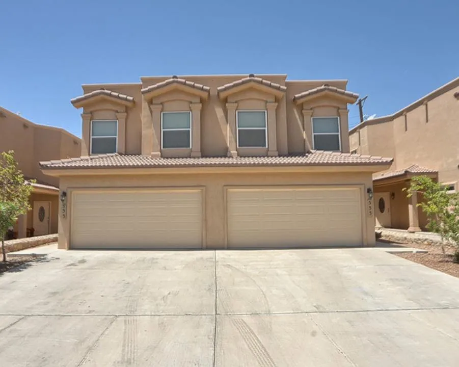 561 Green Village Ct — Photo 4