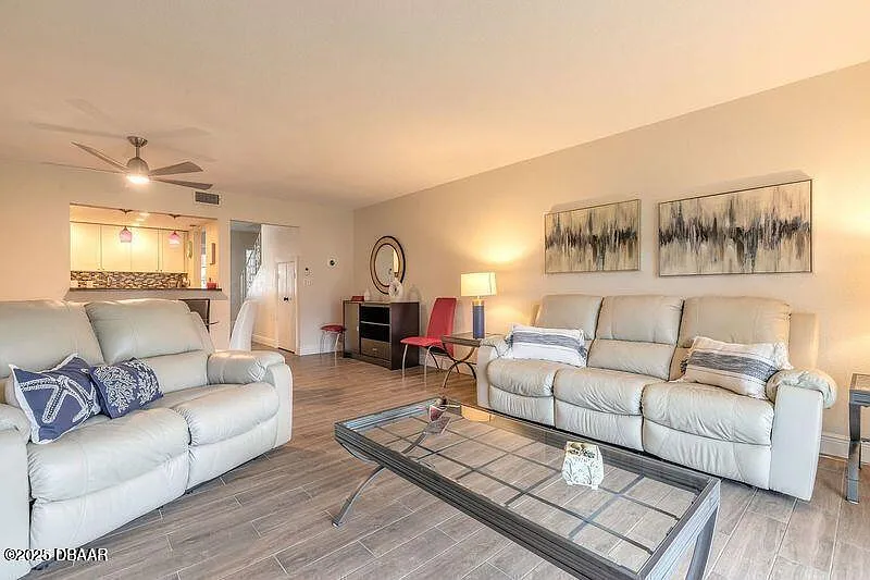 2 bed, 2.0 bath, 1184 sqft, $2,500 — Photo 4