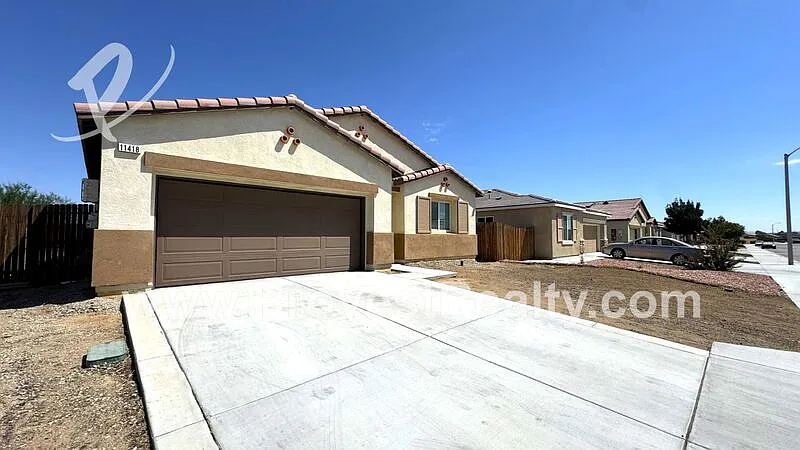 3 bed, 2.0 bath, 1636 sqft, $2,395 — Photo 3