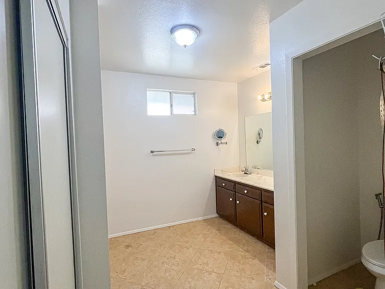 Tiger Ln — Photo 4