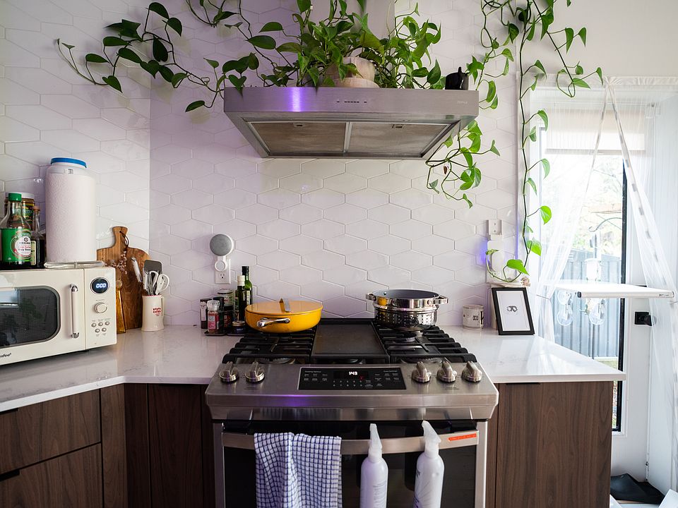 1st floor - Gas stove and griddle