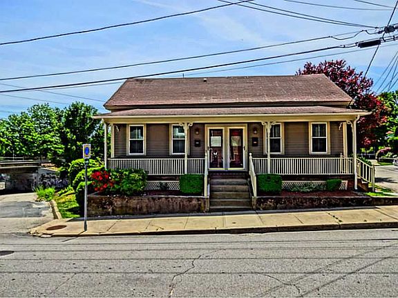 2nd image of 33 London St #4B