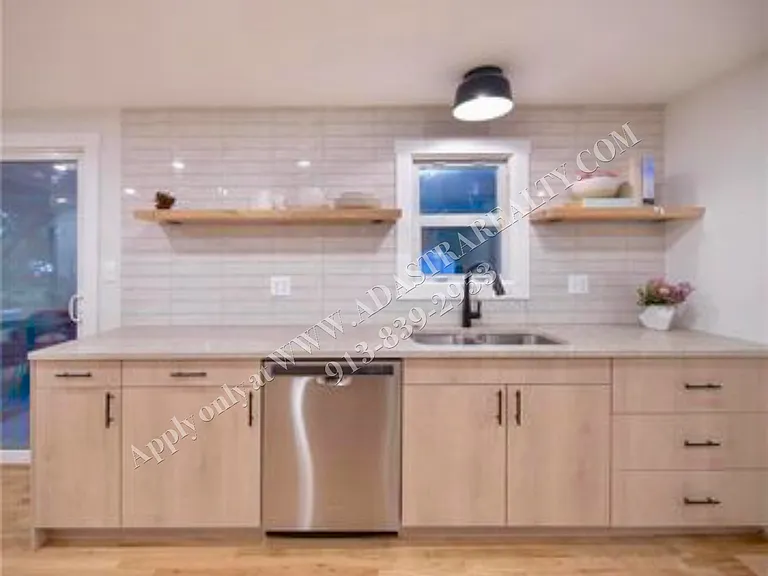 6410 Lowell Ave — Photo 5