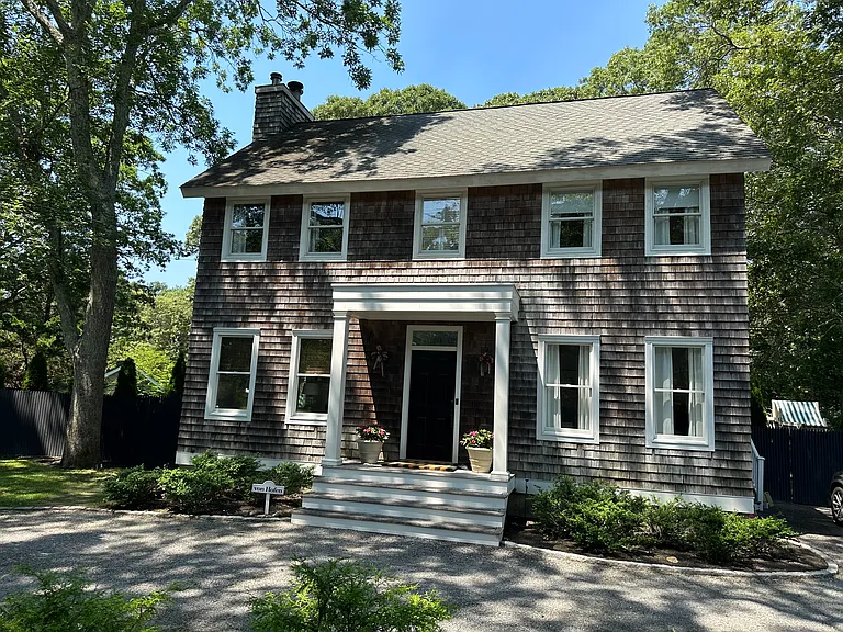 1461 Noyack Rd — Photo 20