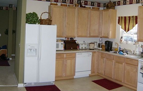 Spacious-well equiped kitchen